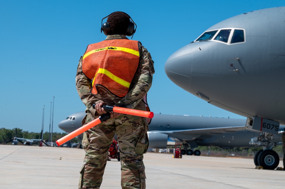 U.S. Refuelers take off from RAAF Darwin