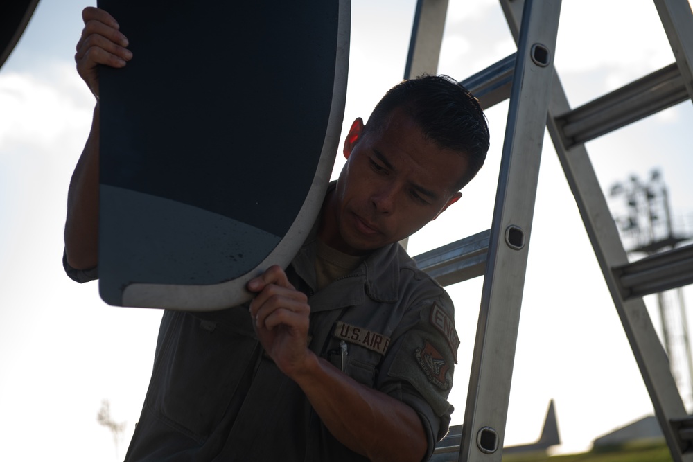Yokota Airmen keep Northern Edge moving