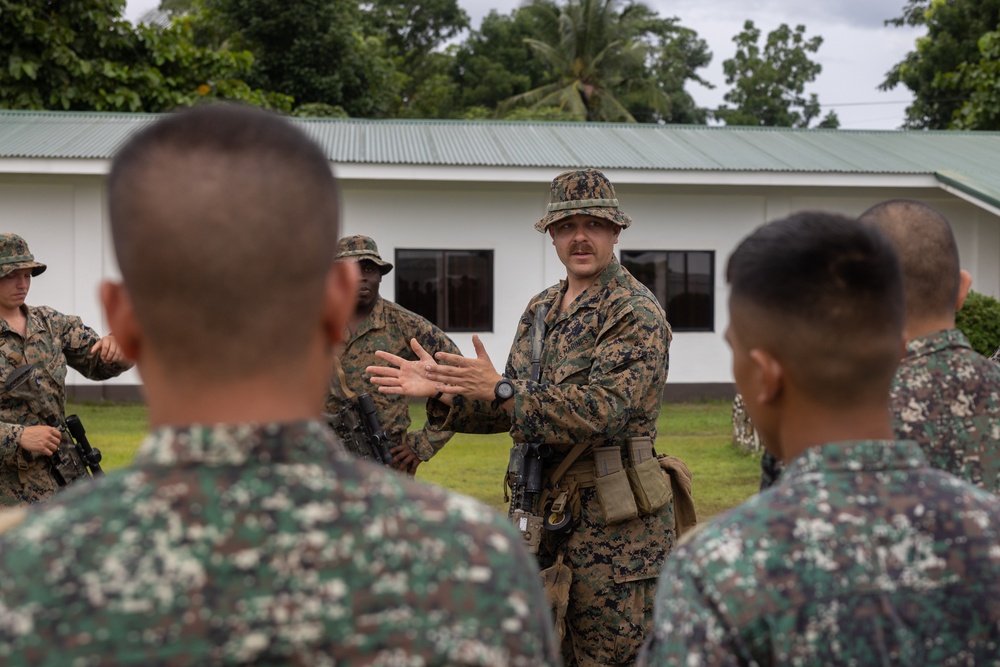 U.S., Philippine Marines train with Ospreys