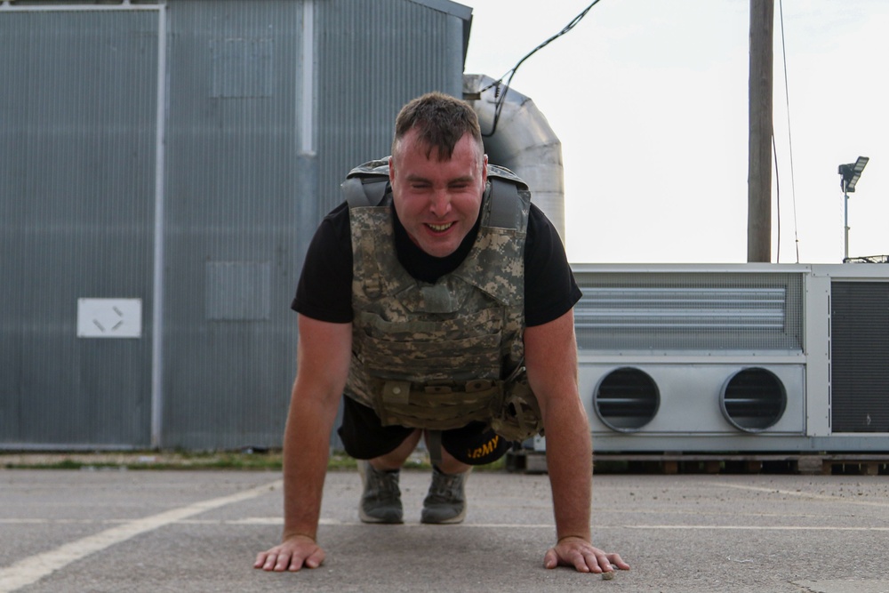 10th Mountain Division HHBN Soldiers compete for the gauntlet