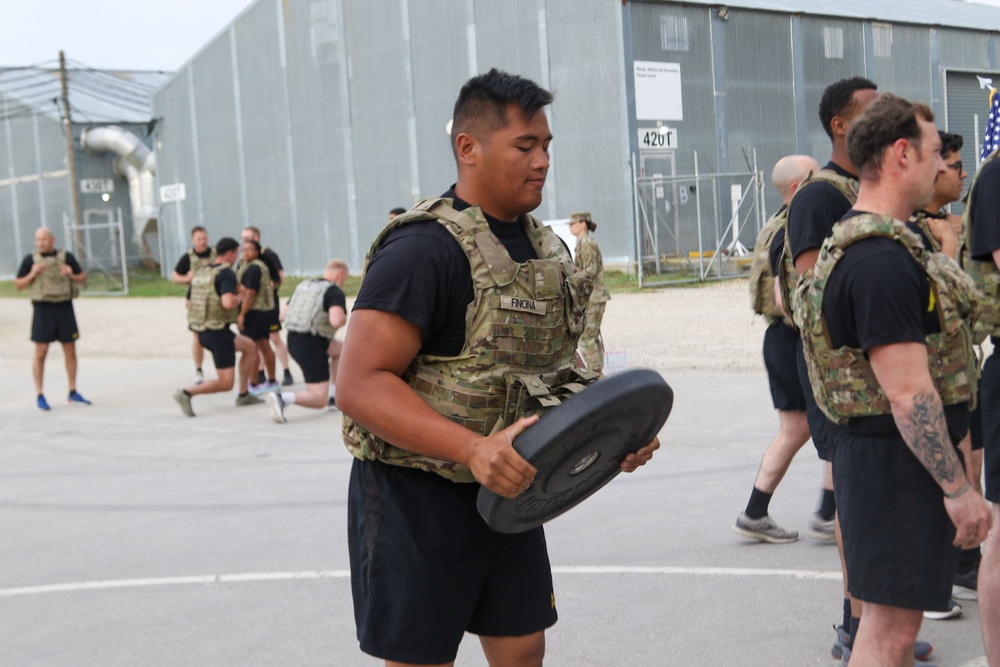 10th Mountain Division HHBN Soldiers compete for the gauntlet