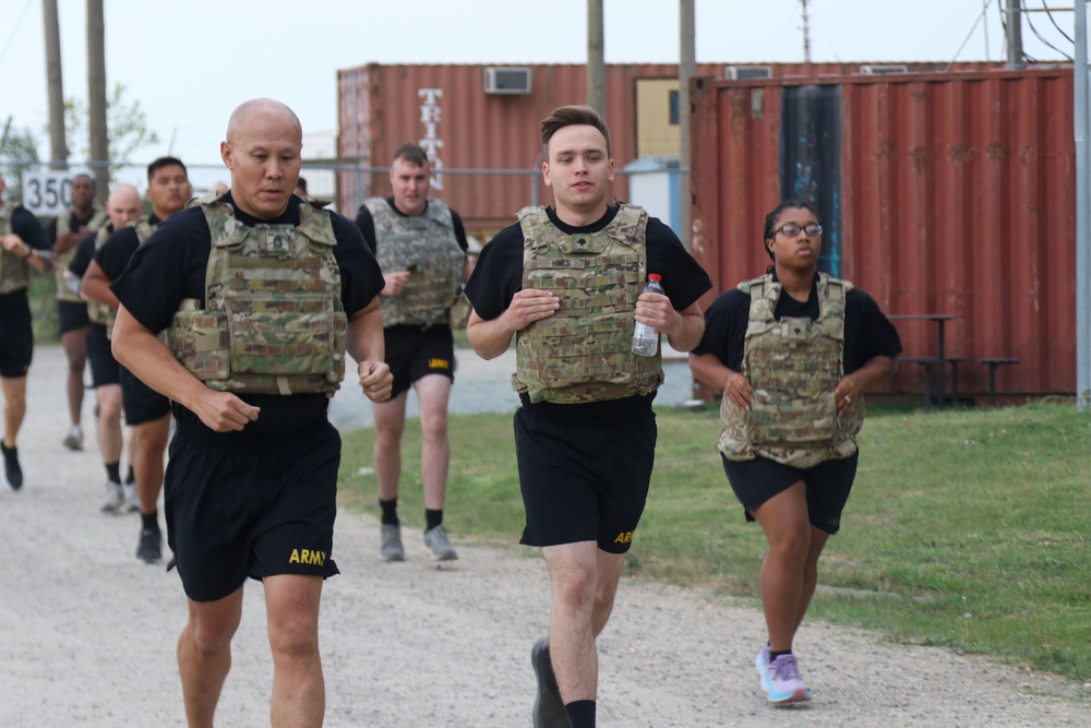 10th Mountain Division HHBN Soldiers compete for the gauntlet