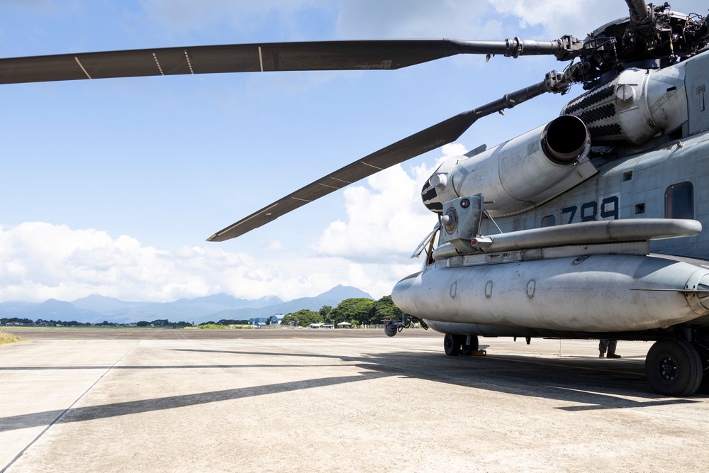 VMM 163 (Reinforced) CH-53E Familiarization Flights in Philippines