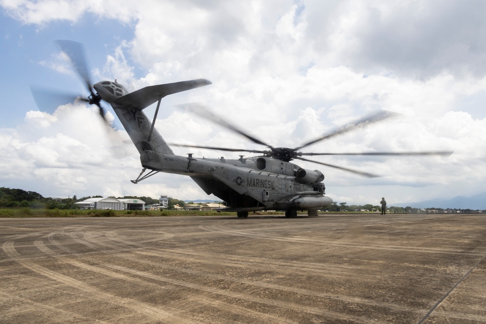 VMM 163 (Reinforced) CH-53E Familiarization Flights in Philippines