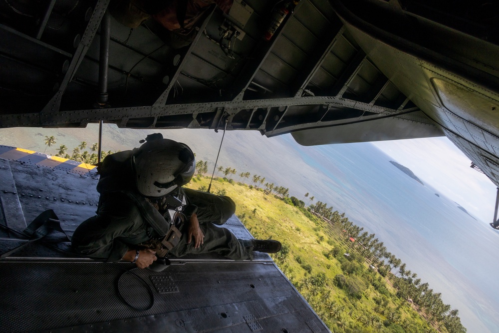 VMM 163 (Reinforced) CH-53E Familiarization Flights in Philippines