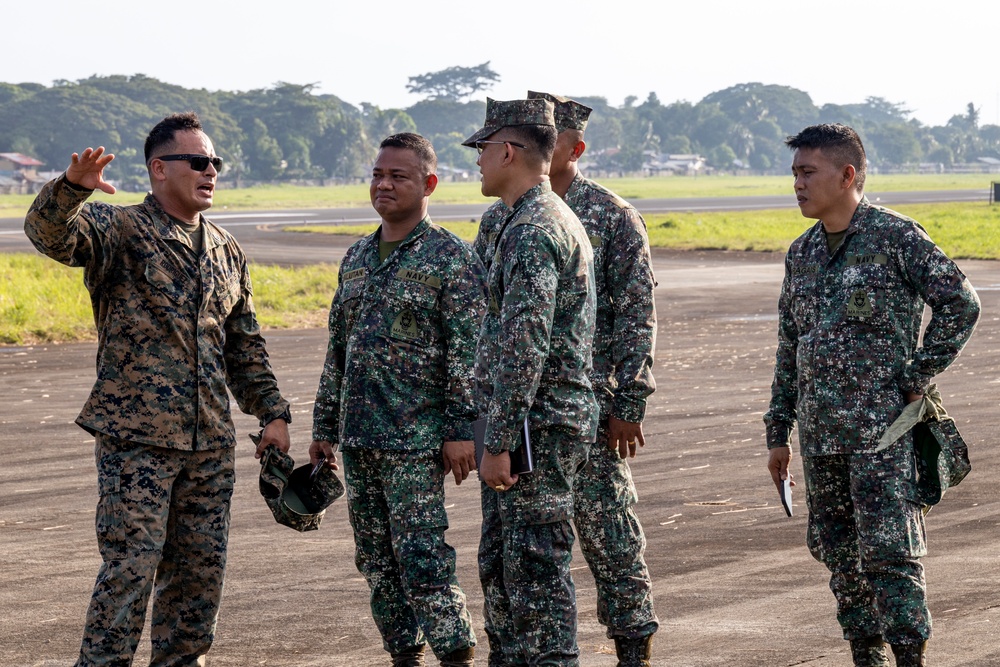 U.S. and Filipino Marines Discuss HIMARS