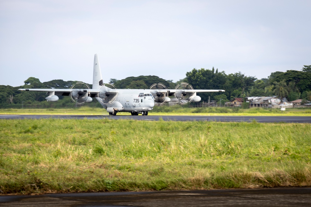 U.S. and Filipino Marines Discuss HIMARS