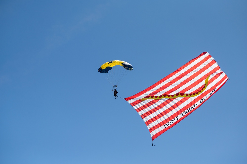 Navy parachute team, the &quot;Leap Frogs,&quot; jump into Coronado Island for 4th of July