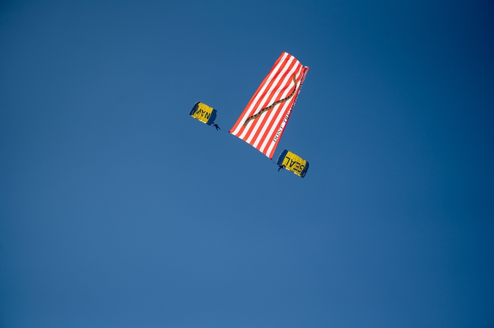 Navy parachute team, the &quot;Leap Frogs,&quot; jump into Coronado Island for 4th of July