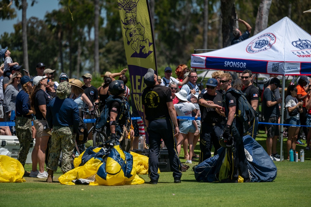 Navy parachute team, the &quot;Leap Frogs,&quot; jump into Coronado Island for 4th of July