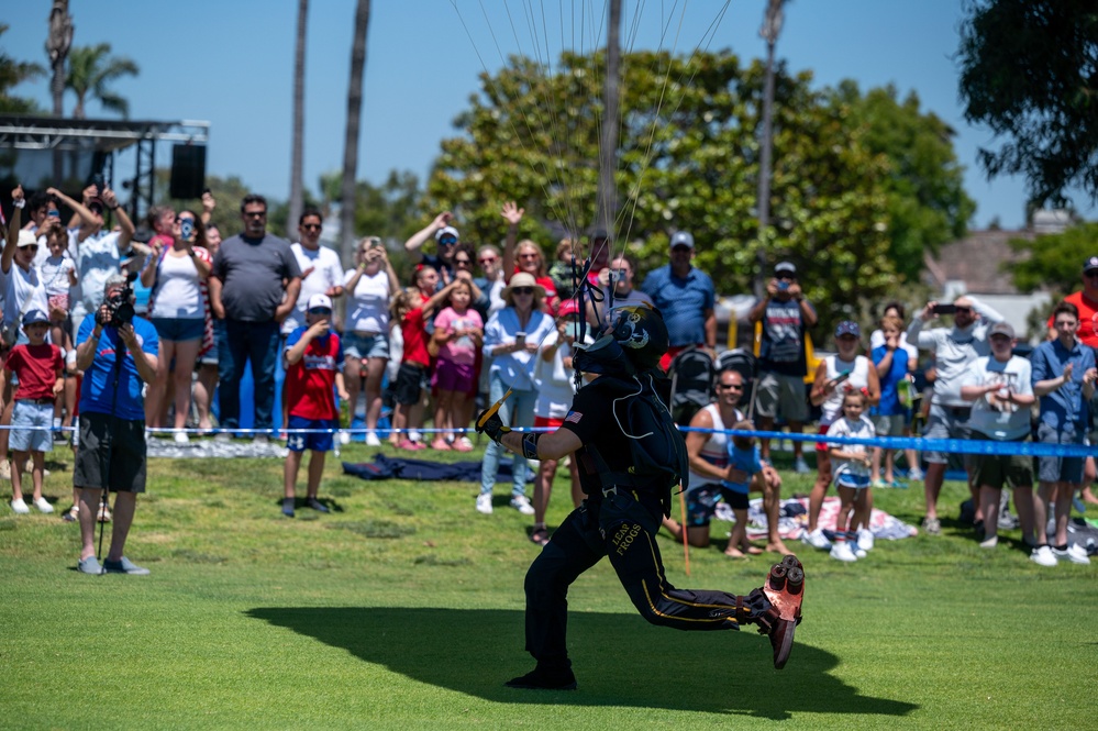 Navy parachute team, the &quot;Leap Frogs,&quot; jump into Coronado Island for 4th of July