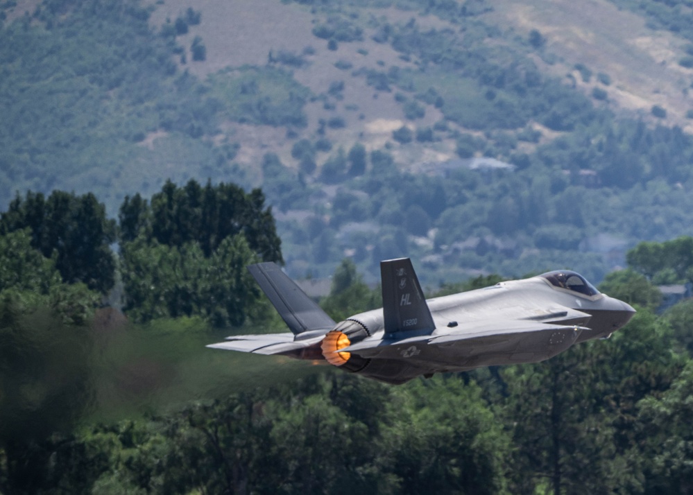 F-35A Lightning II Demonstration Team airshow practice