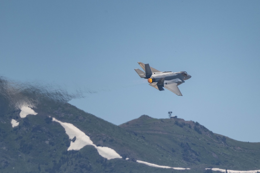 F-35A Lightning II Demonstration Team airshow practice