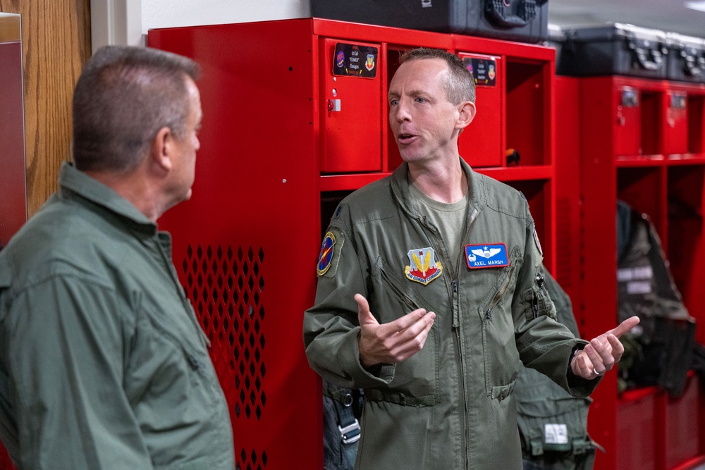 Brig. Gen. Schwartz Flies with the Tigers