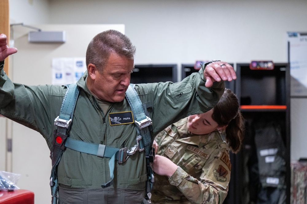 Brig. Gen. Schwartz Flies with the Tigers