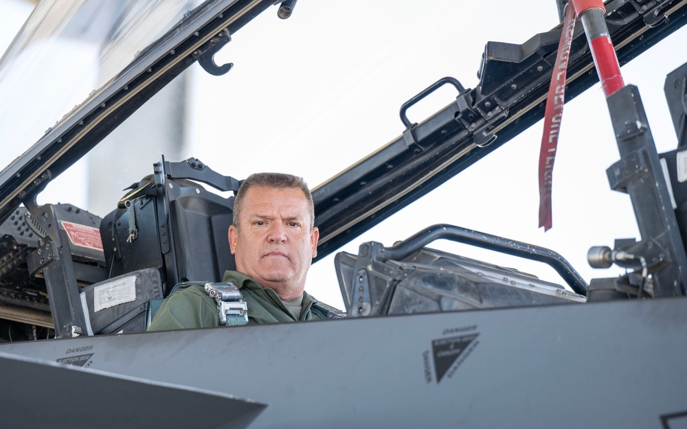 Brig. Gen. Schwartz Flies with the Tigers