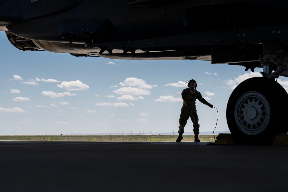 Brig. Gen. Schwartz Flies with the Tigers