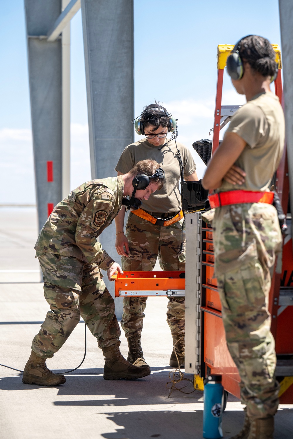 Brig. Gen. Schwartz Flies with the Tigers