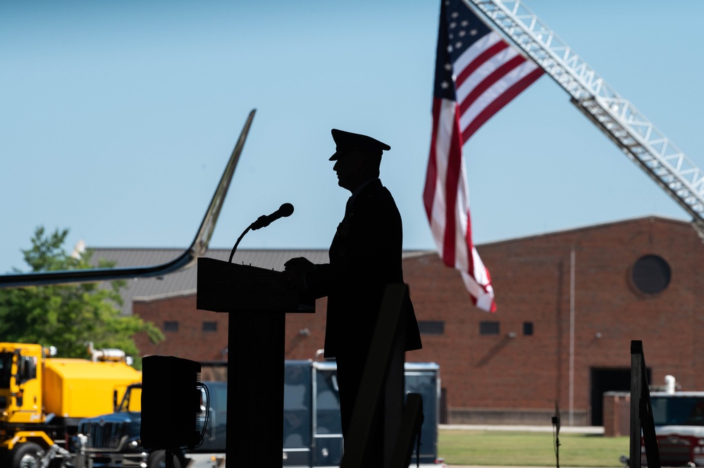 Team Scott welcomes Col. Poole as new 375th AMW and installation commander