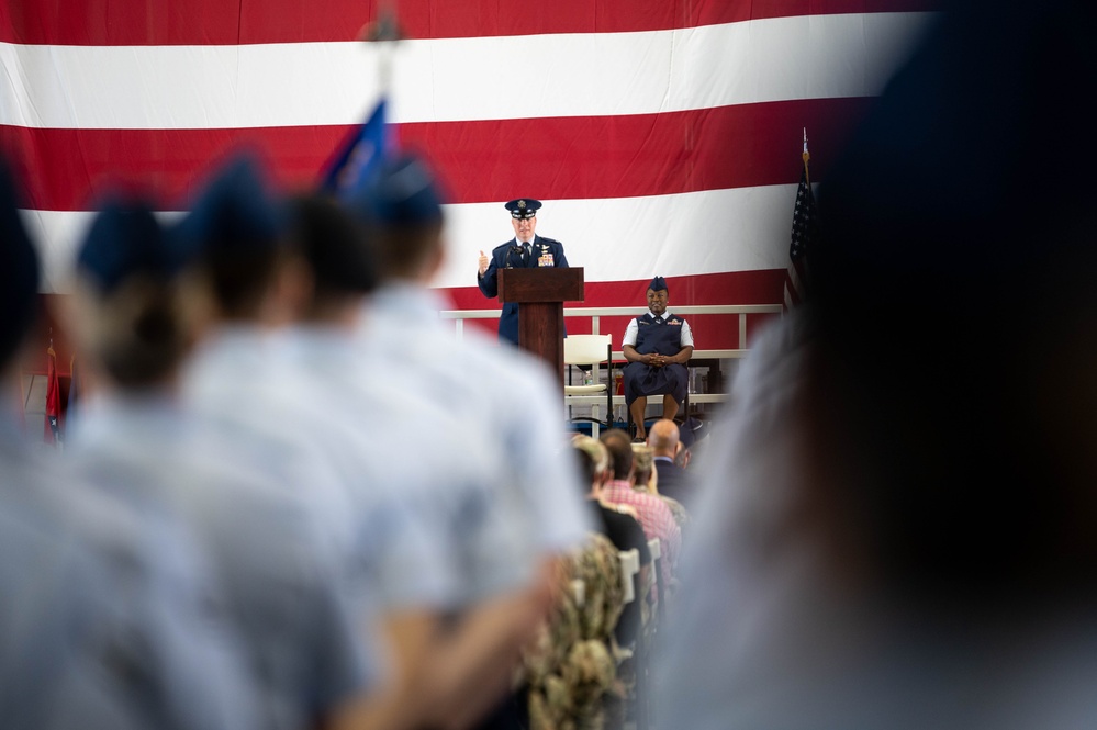 Team Scott welcomes Col. Poole as new 375th AMW and installation commander