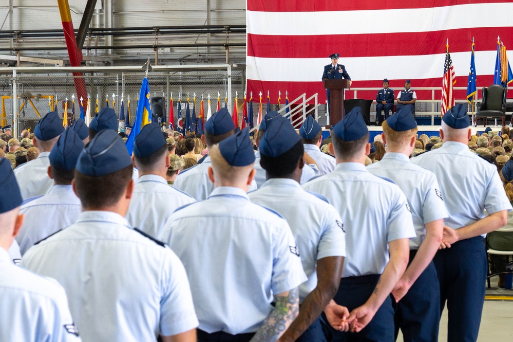 Team Scott welcomes Col. Poole as new 375th Air Mobility Wing and installation commander