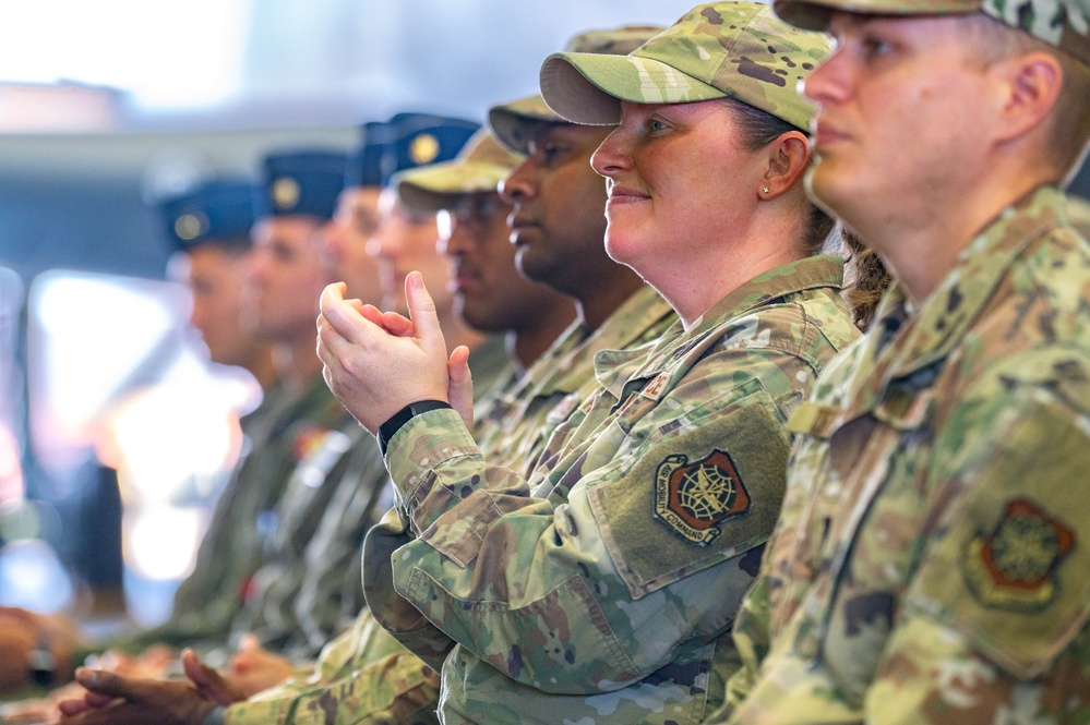 Team Scott welcomes Col. Poole as new 375th Air Mobility Wing and installation commander