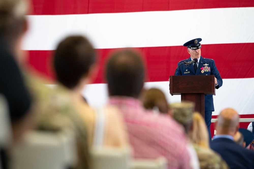 Team Scott welcomes Col. Poole as new 375th Air Mobility Wing and installation commander