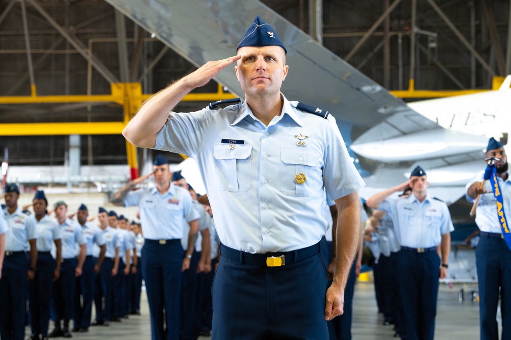 Team Scott welcomes Col. Poole as new 375th Air Mobility Wing and installation commander