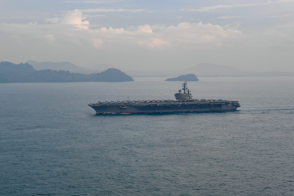 USS Ronald Reagan (CVN 76) transits Sunda Strait