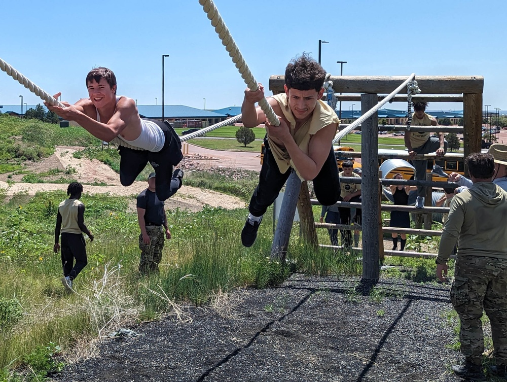 Bear Creek Highschool football team works out with 10th Special Forces Group