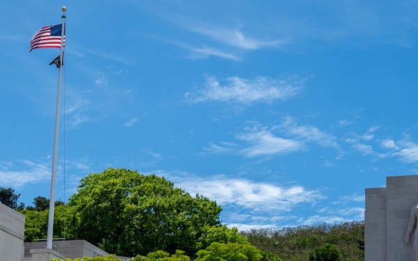 Chairman of the Republic of Korea Joint Chiefs of Staff Presents Wreath at National Memorial Cemetery of the Pacific