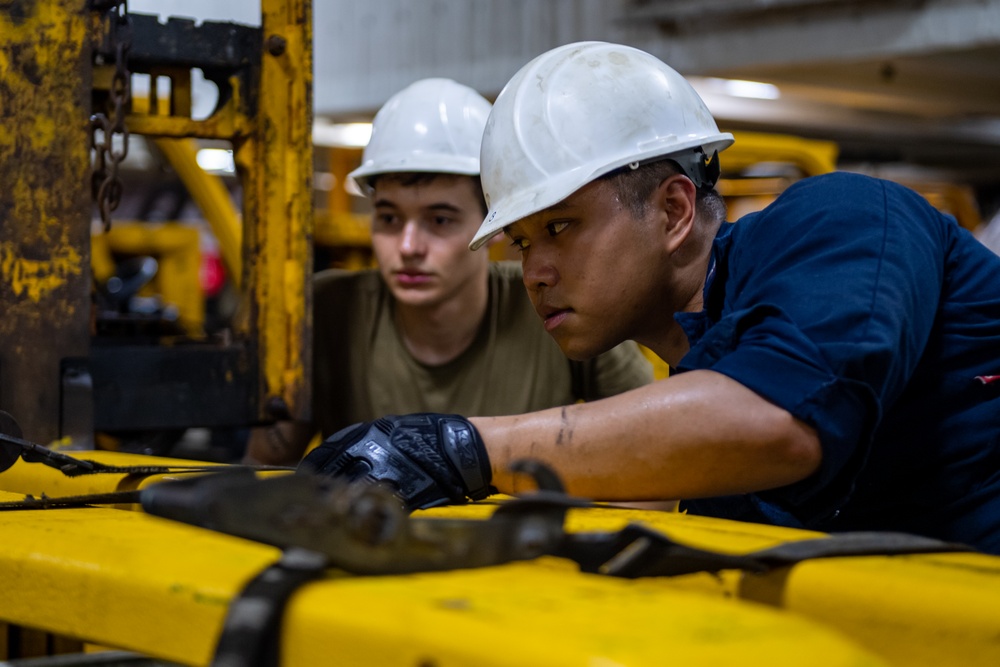 USS Ronald Reagan (CVN 76) Sailors change an engine