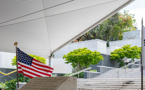 Chairman of the Republic of Korea Joint Chiefs of Staff Presents Wreath at National Memorial Cemetery of the Pacific