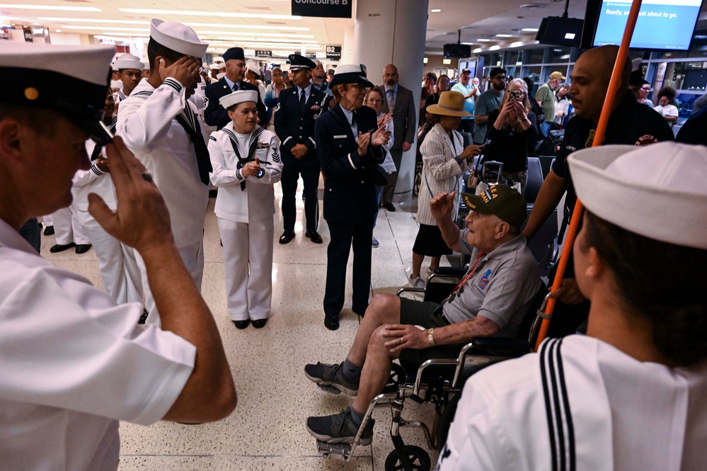 U.S. Armed Forces Welcome Veterans at Honor Flight Chicago