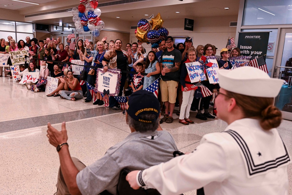 U.S. Armed Forces Welcome Veterans at Honor Flight Chicago