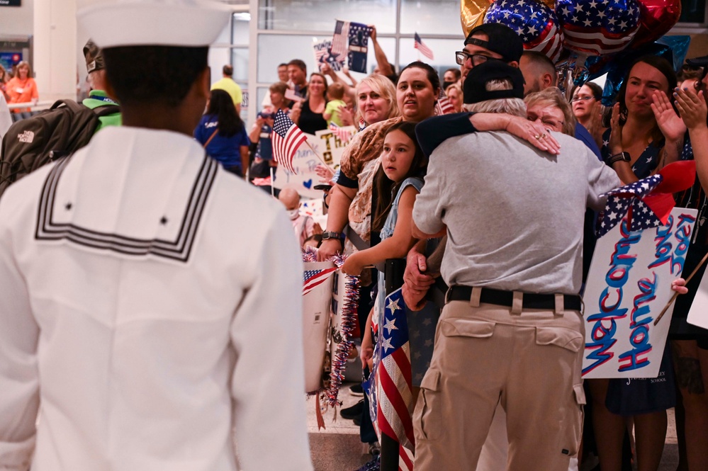 U.S. Armed Forces Welcome Veterans at Honor Flight Chicago