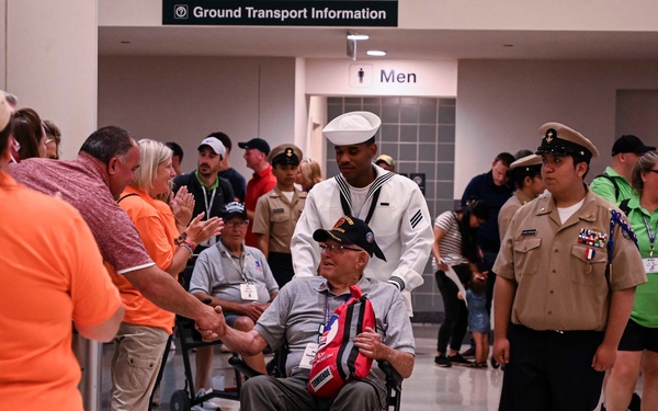 U.S. Armed Forces Welcome Veterans at Honor Flight Chicago