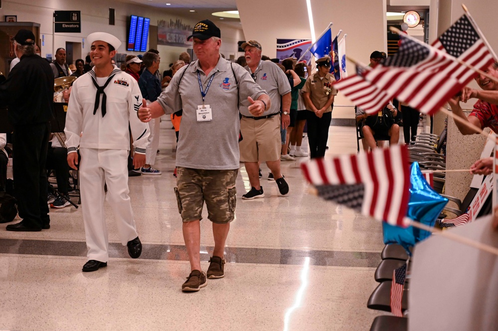 U.S. Armed Forces Welcome Veterans at Honor Flight Chicago