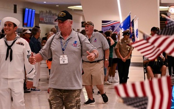 U.S. Armed Forces Welcome Veterans at Honor Flight Chicago