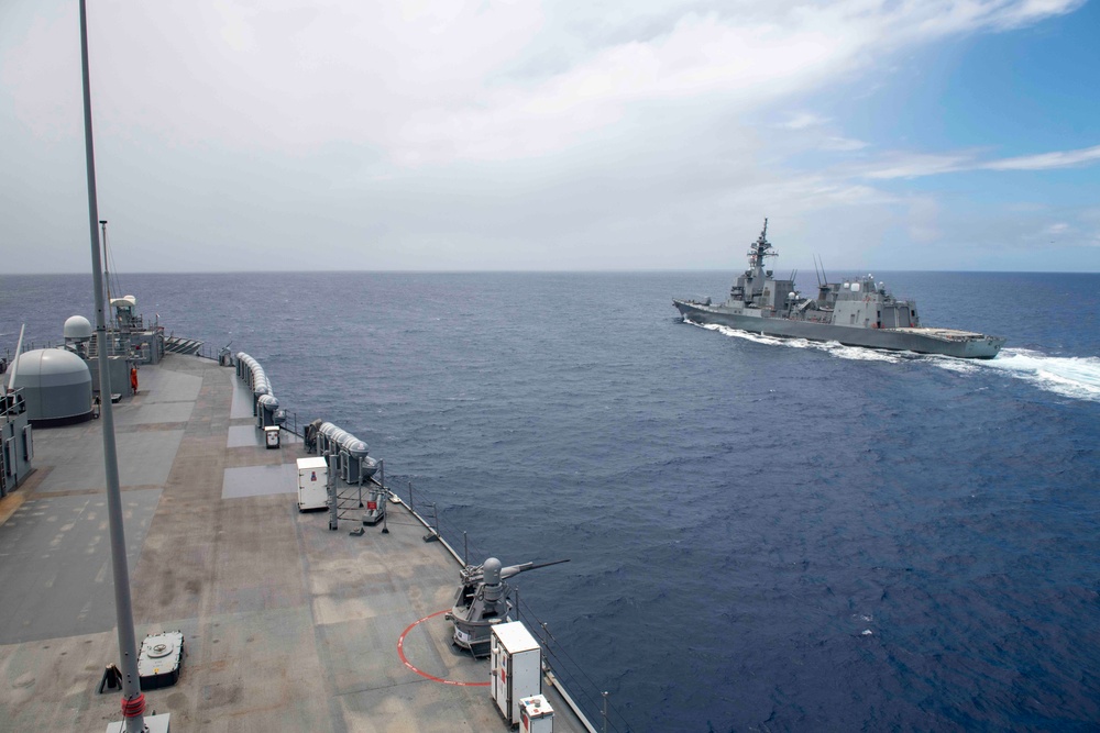 Blue Ridge and JMSDF JS Suzutsuki conduct passing exercise