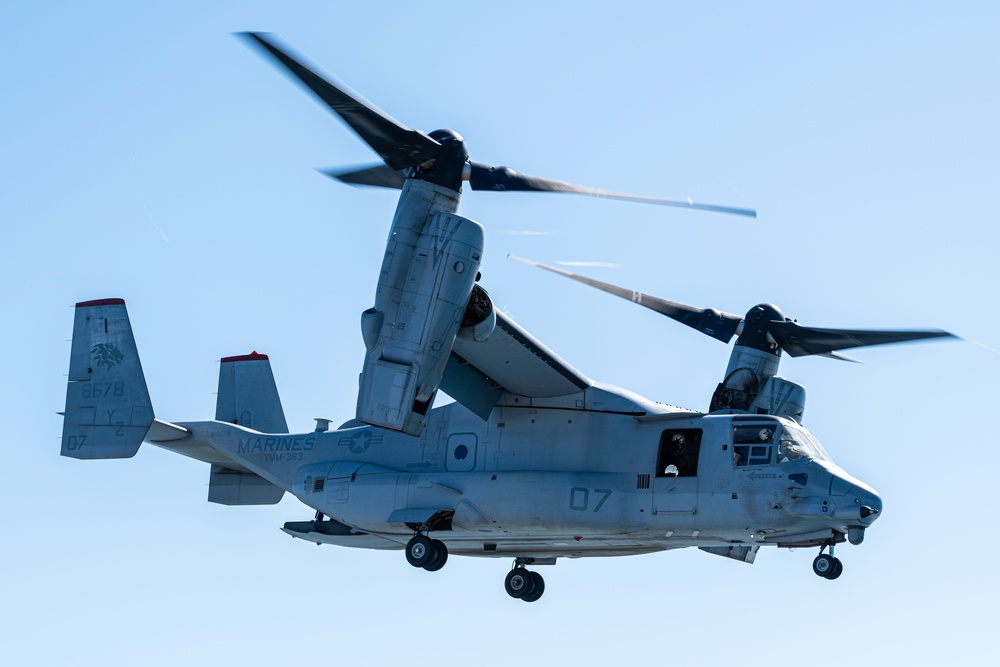 MRF-D Ospreys touch down on HMAS Adelaide