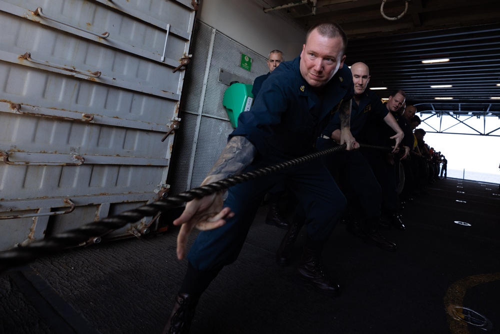 LHD 5 Senior Leaders Participate in Line Handling Evolution
