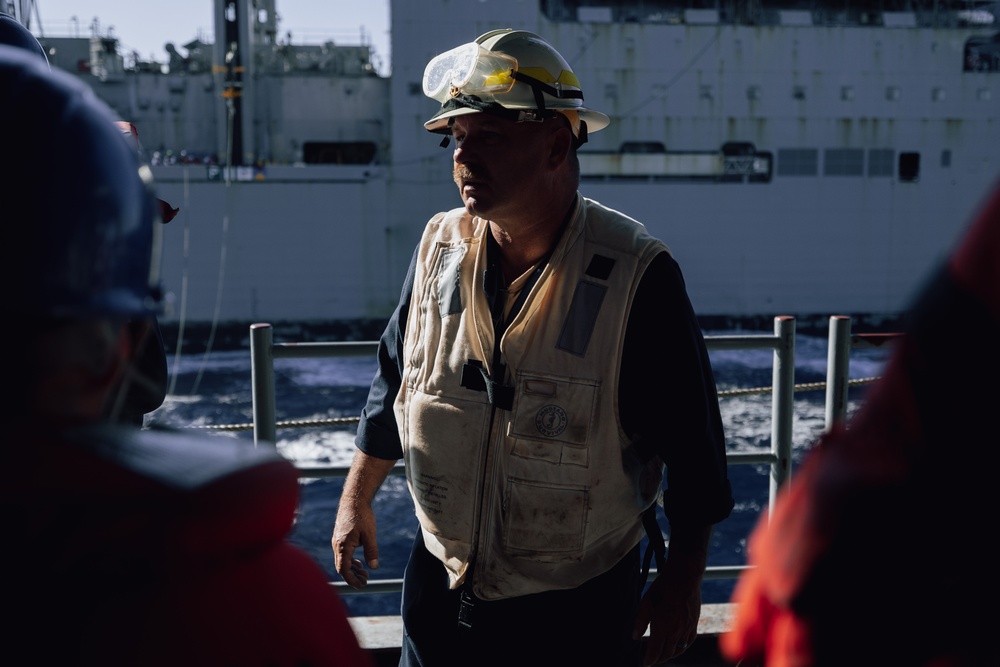 LHD 5 Senior Leaders Participate in Line Handling Evolution