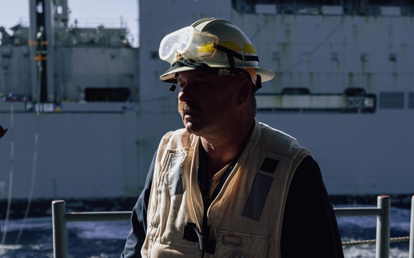 LHD 5 Senior Leaders Participate in Line Handling Evolution