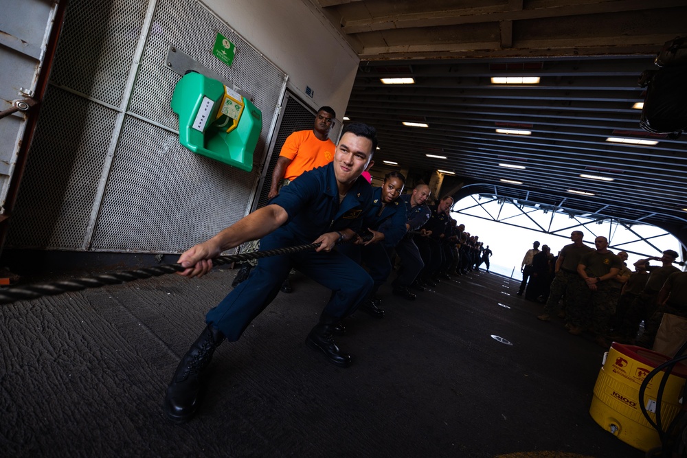 LHD 5 Senior Leaders Participate in Line Handling Evolution