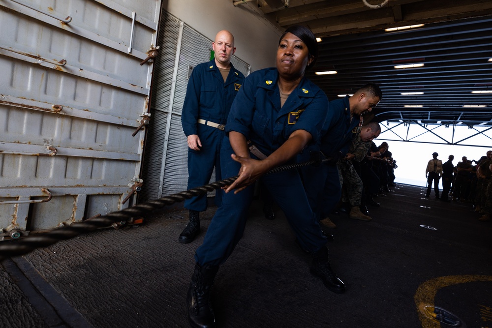 LHD 5 Senior Leaders Participate in Line Handling Evolution