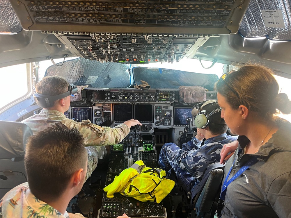 U.S. and Australian Airmen use halo glasses for avionics