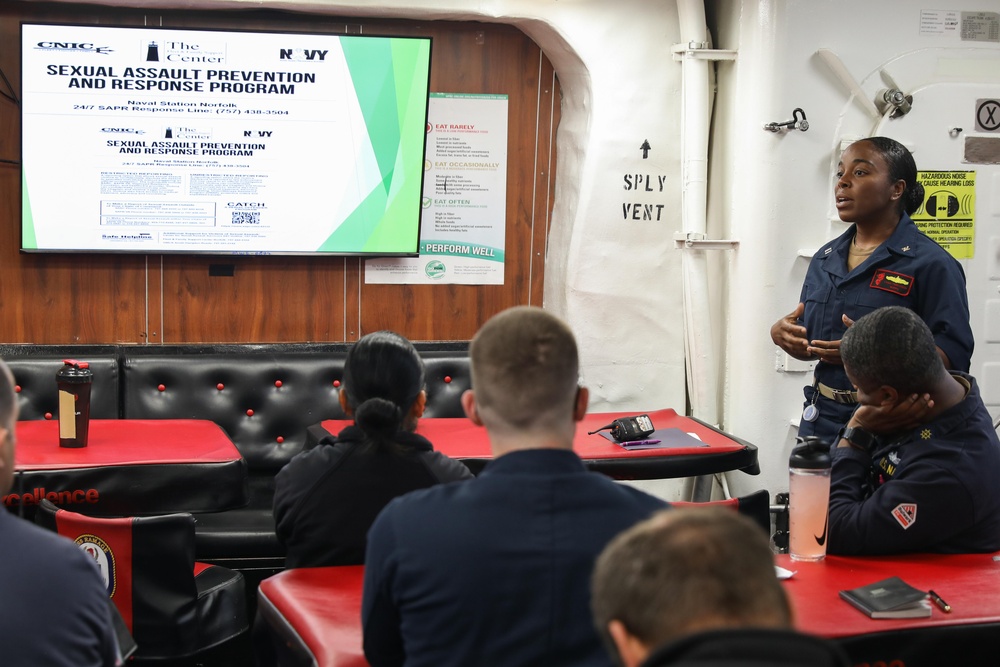 Sailor Gives SAPR Training