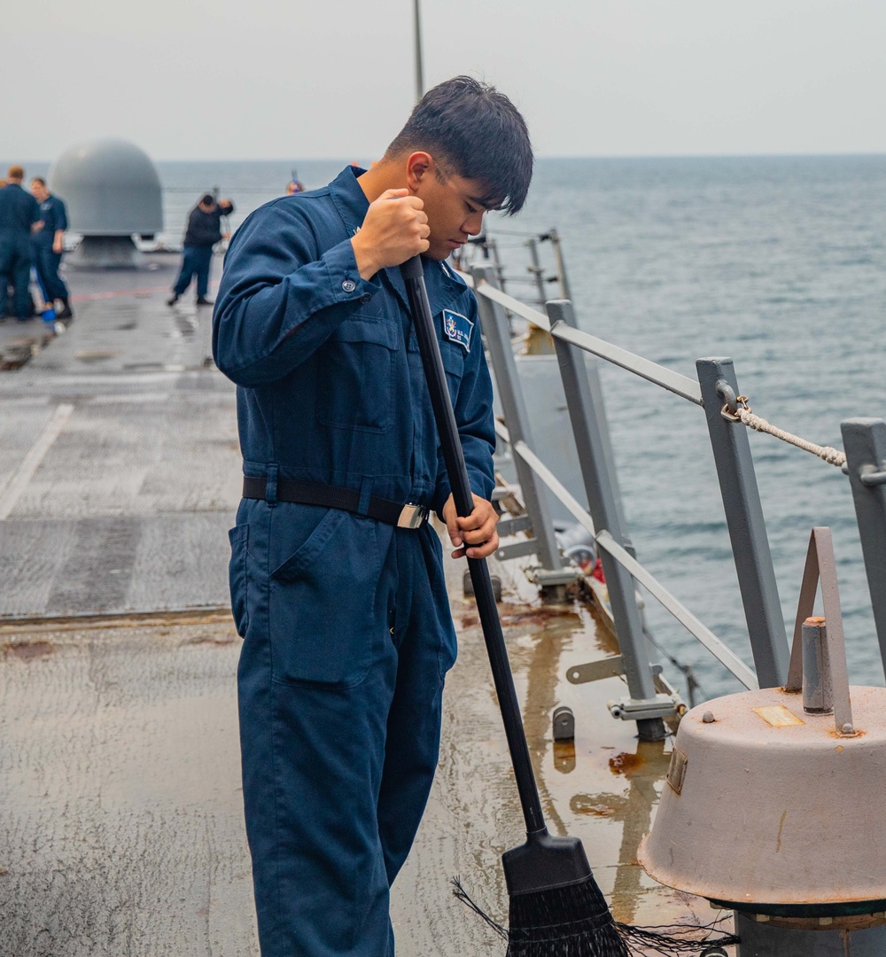 USS Howard (DDG 83) Freshwater Washdown