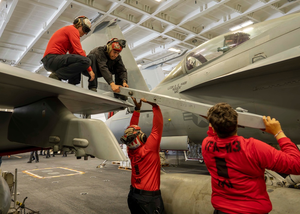 USS Carl Vinson (CVN 70) Sailors Conduct Maintenance in the Pacific Ocean